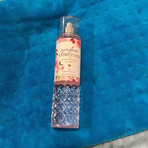 GIFT WITH A PURCHASE - Gingham gorgeous - 8 FL OZ 236 mL body mist parfume